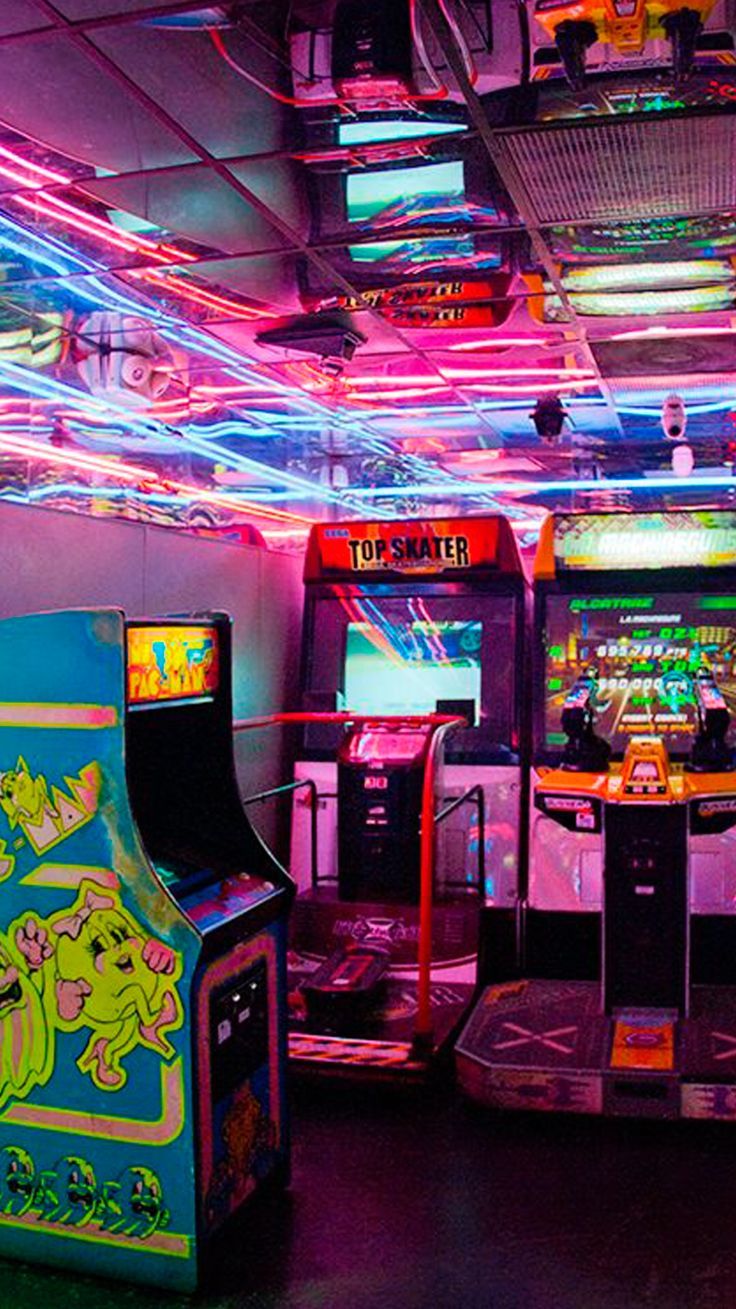 Thrilling Arcade Museums Around The World That Will Feed Your Stranger Things Cravings. Retro wallpaper, Arcade, Aesthetic wallpaper