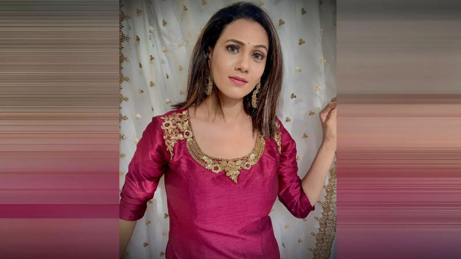 Kajal Pisal wants to make few changes in her life this new year. TV of India Videos