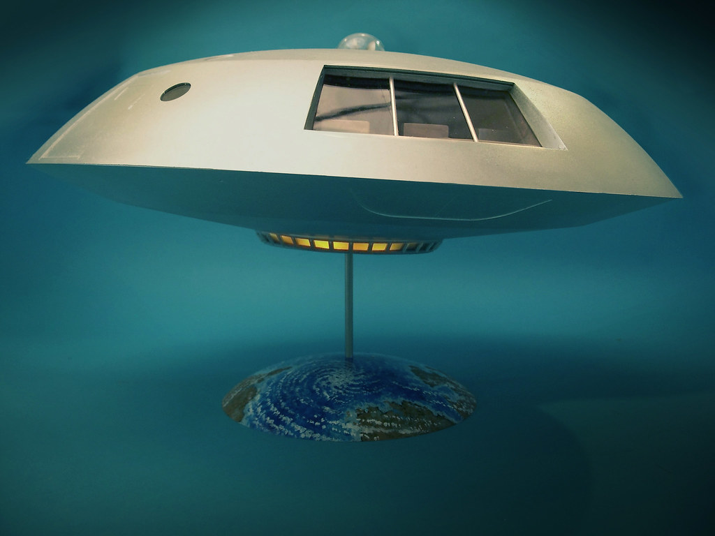 Moebius Models Jupiter 2 spaceship from Lost In Space