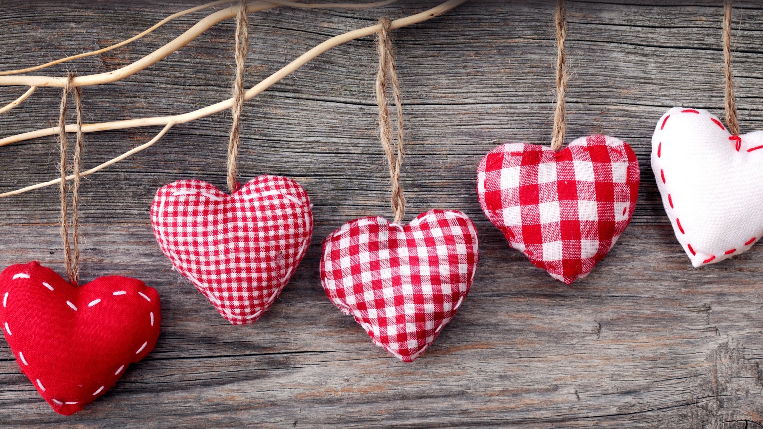 Wallpaper Handicrafts, Heart Shaped Cloth Jewelry 2560x1440 QHD Picture, Image