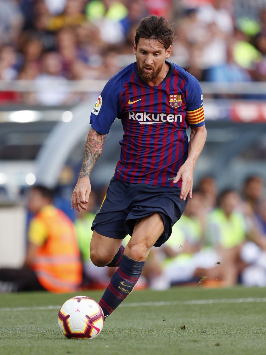 Messi Dribbling Wallpapers - Wallpaper Cave