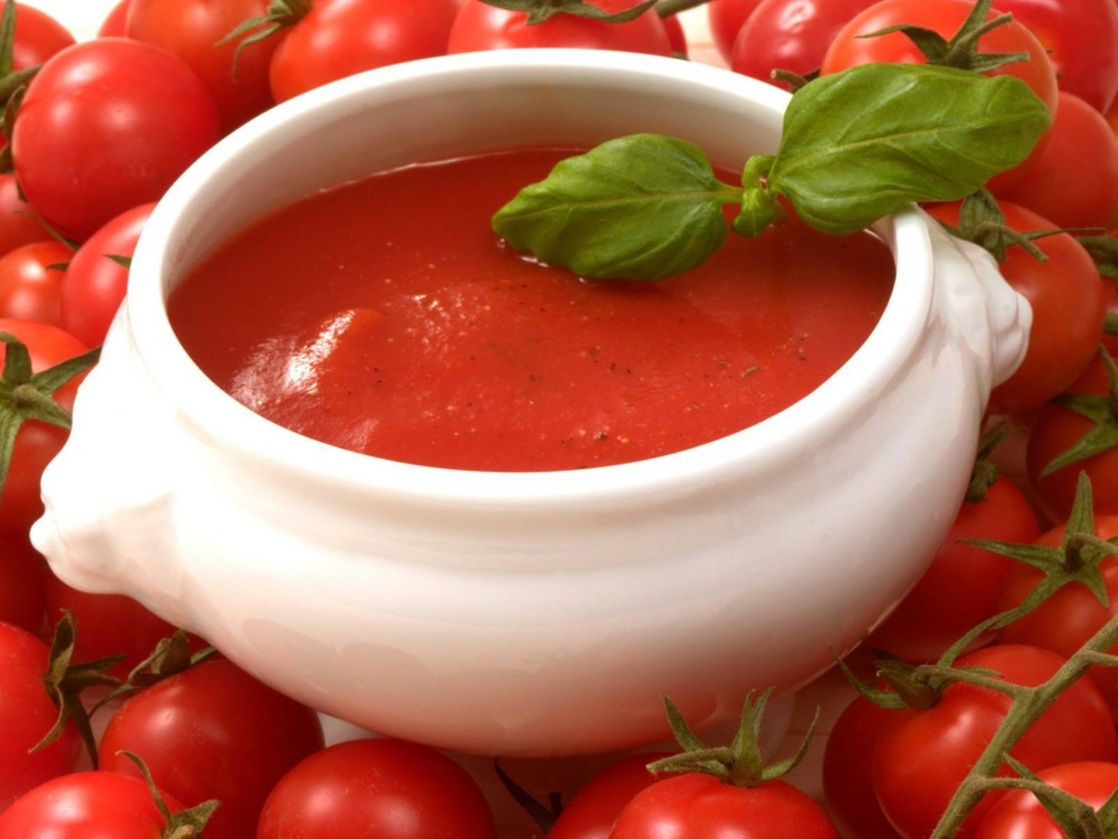 Tomato Soup HD Wallpaper