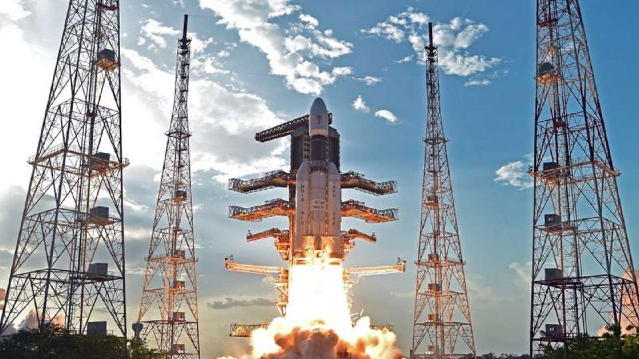 Chandrayaan 2 Launch Photo: ISRO GSLV Mk III Rocket Image & Chandrayaan 2 Space Picture Wallpaper