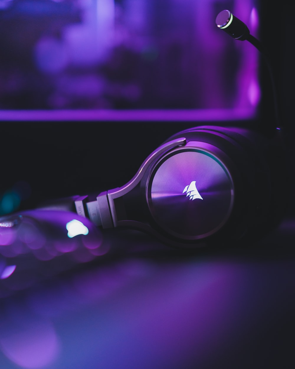 Beautiful Gaming Head Phones Design Concept Beautiful Gaming Head Phones Design Concept