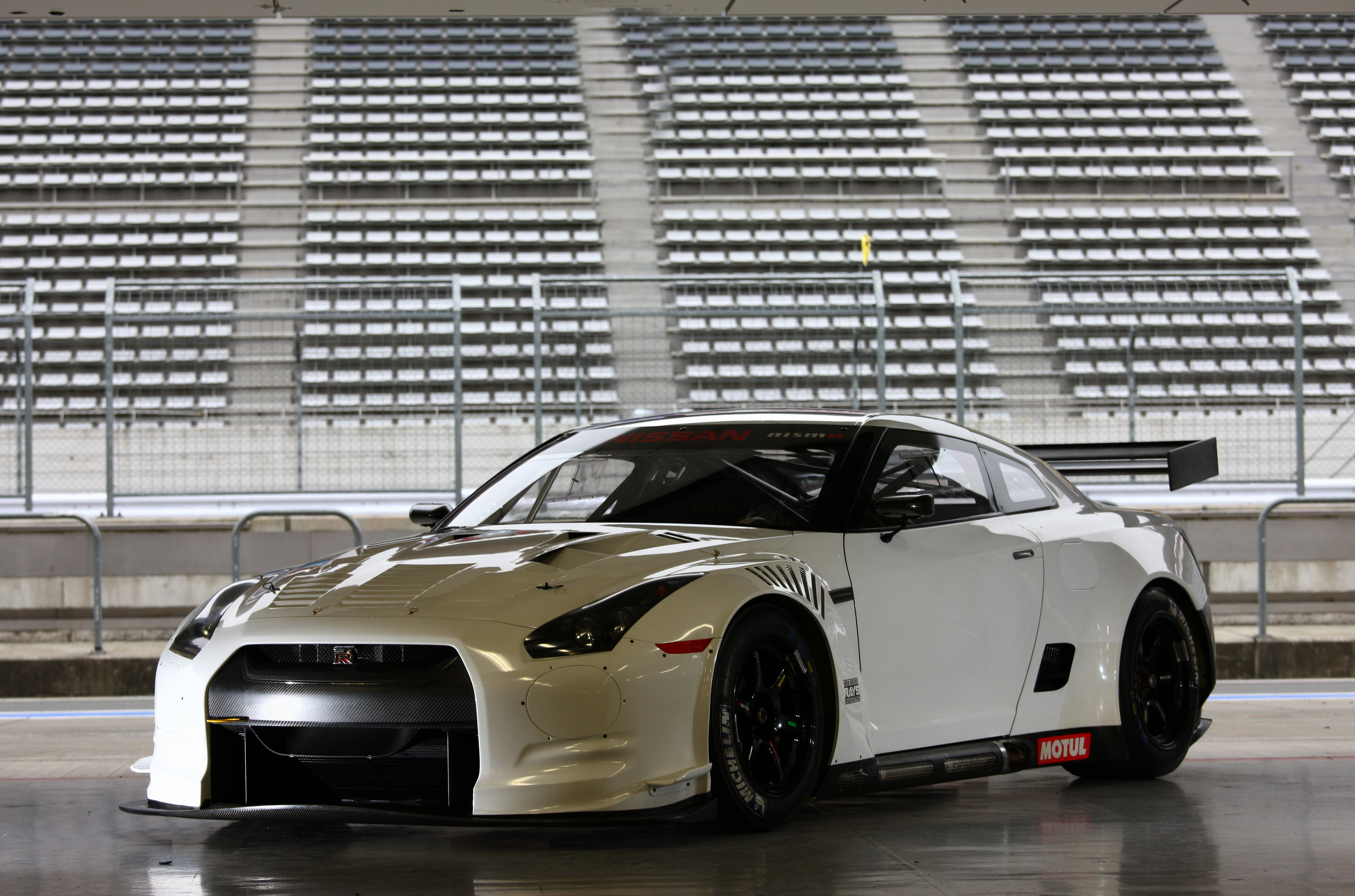 Nissan GT R FIA GT1 Picture 1 Of 13