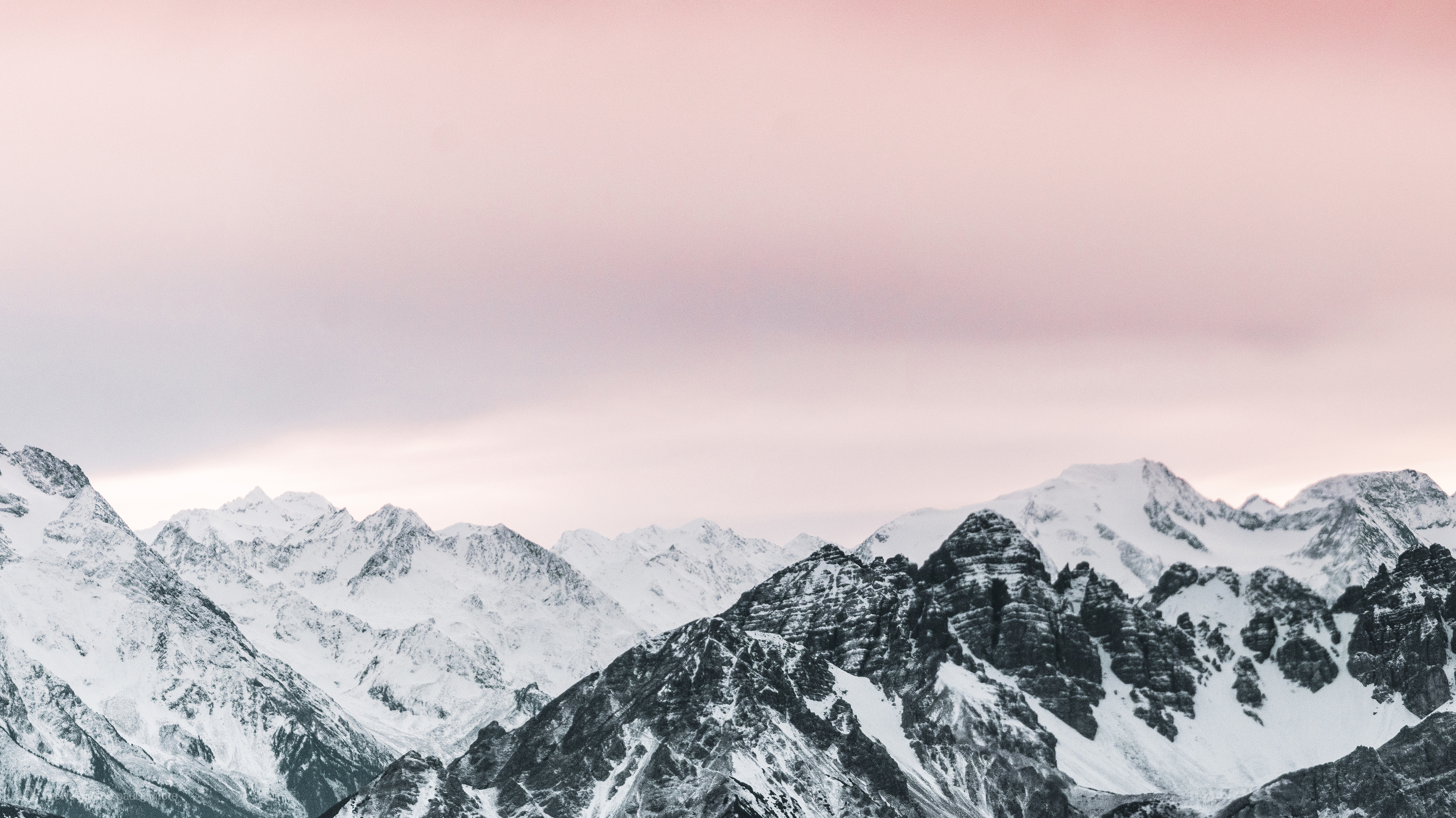 Dual Screen Wallpaper: An Innsbruck Winter