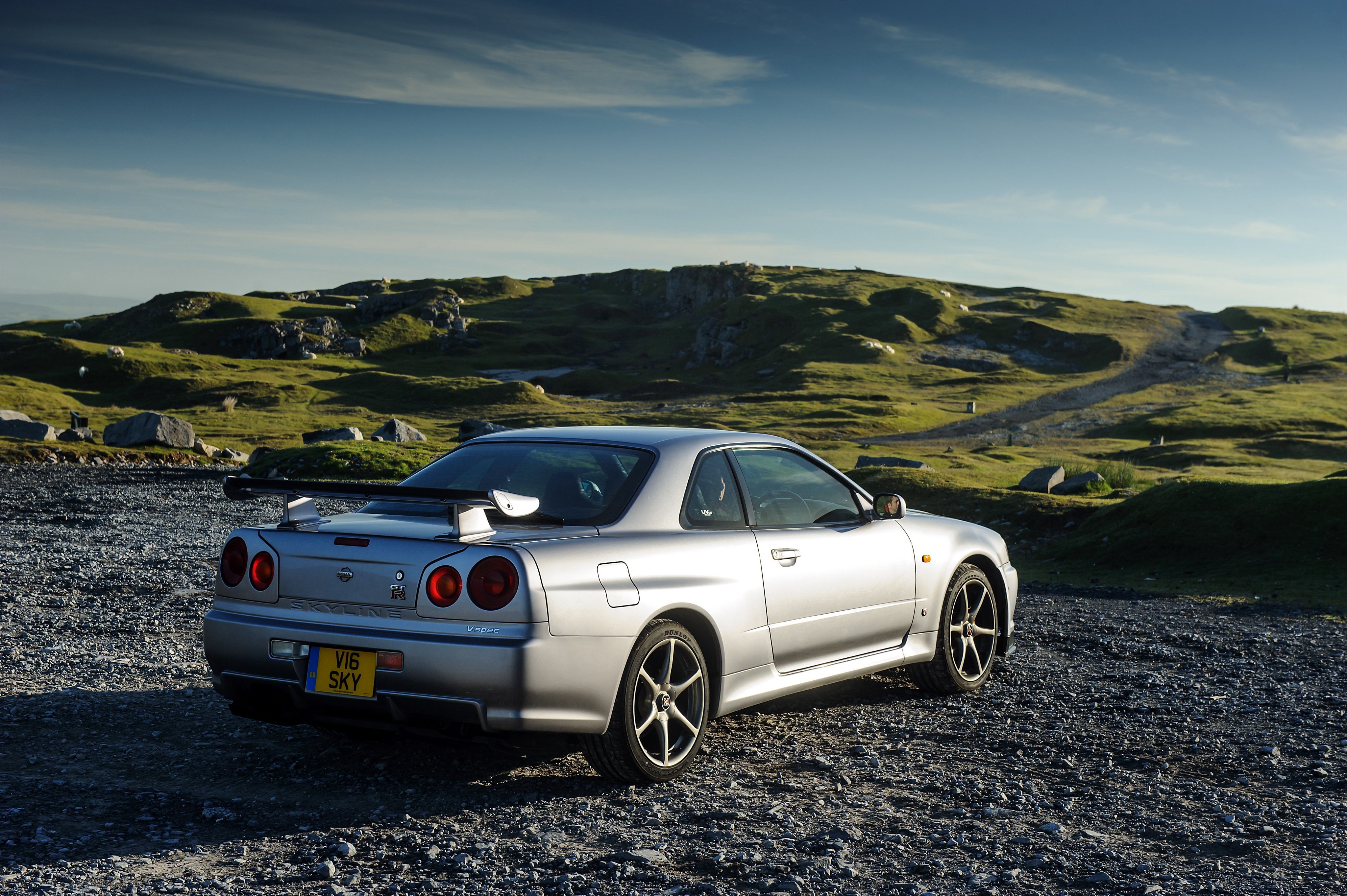 Скайлайн р34 фото. Nissan Skyline r34 gt-r. Nissan Skyline r34 GTR V-spec. Nissan Skyline gt-r v-spec (r34). Nissan Skyline GTR r34.