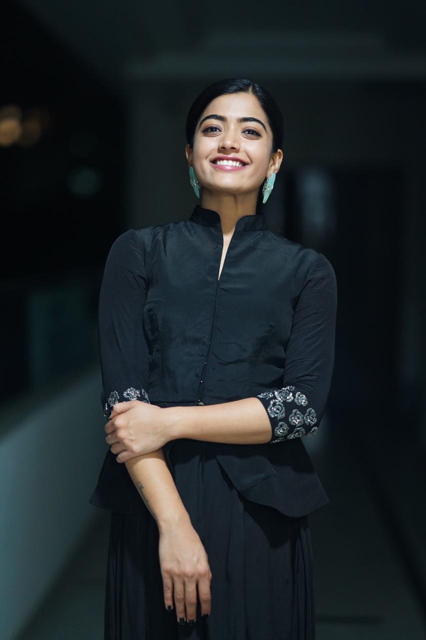 Rashmika Mandanna - “Black can never go wrong on anything!”♥ It's time for you guys to comment down your favourite colour