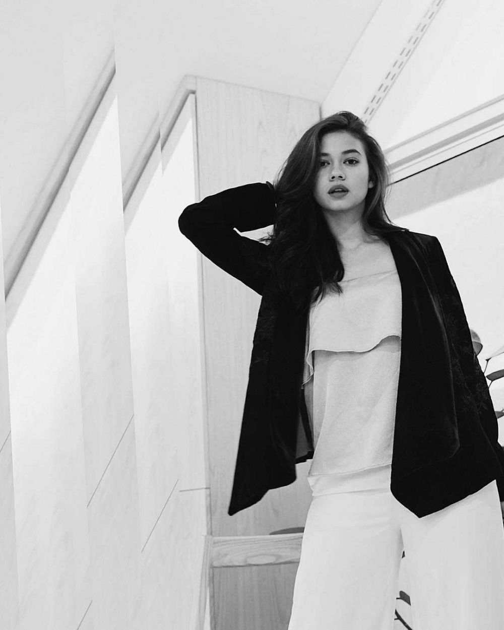 Potret Memukau Yuki Kato dalam Nuansa Hitam Putih yang Bikin Kagum!