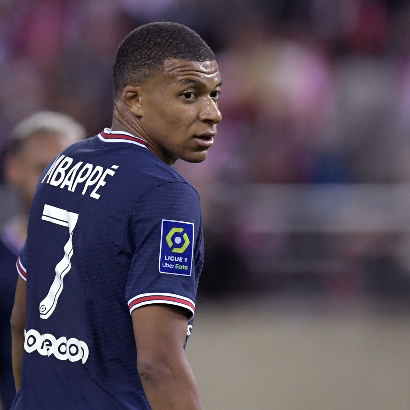 Will Real Madrid sign Mbappe as a free agent in 2022?