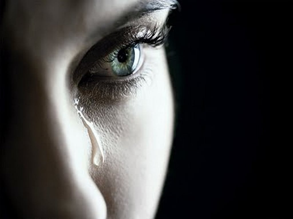 sad crying girl wallpaper
