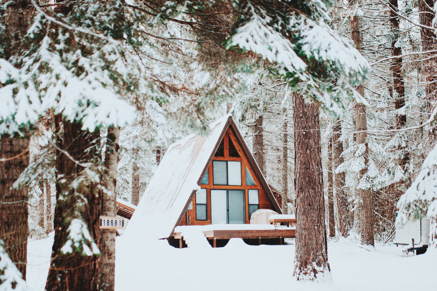 cozy winter cabins that make the cold enjoyable