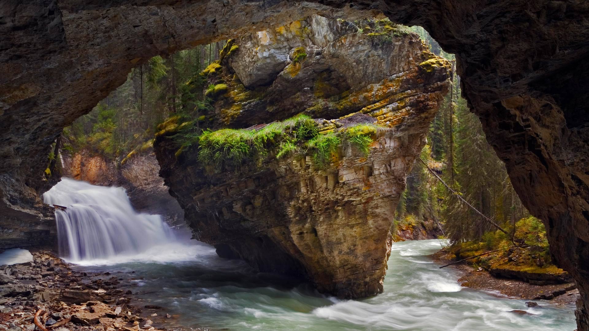 Johnston Canyon in Banff National Park, Alberta, Canada [1920x1080]