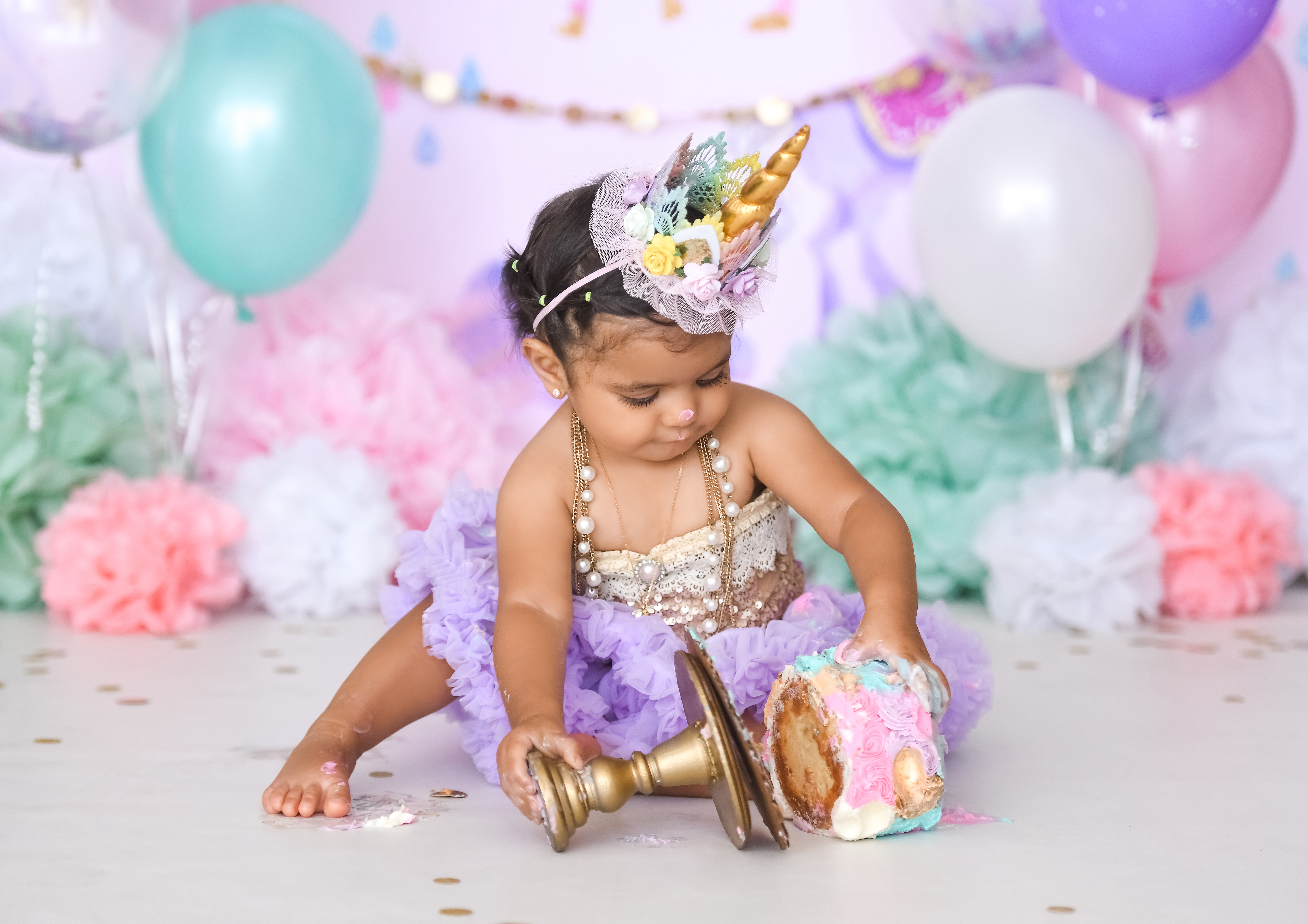 Unicorn First Birthday Photo Los Angeles Angeles based photo studio, The Pod Photography, specializing in maternity, newborn, baby, first birthday cake smash and family picture