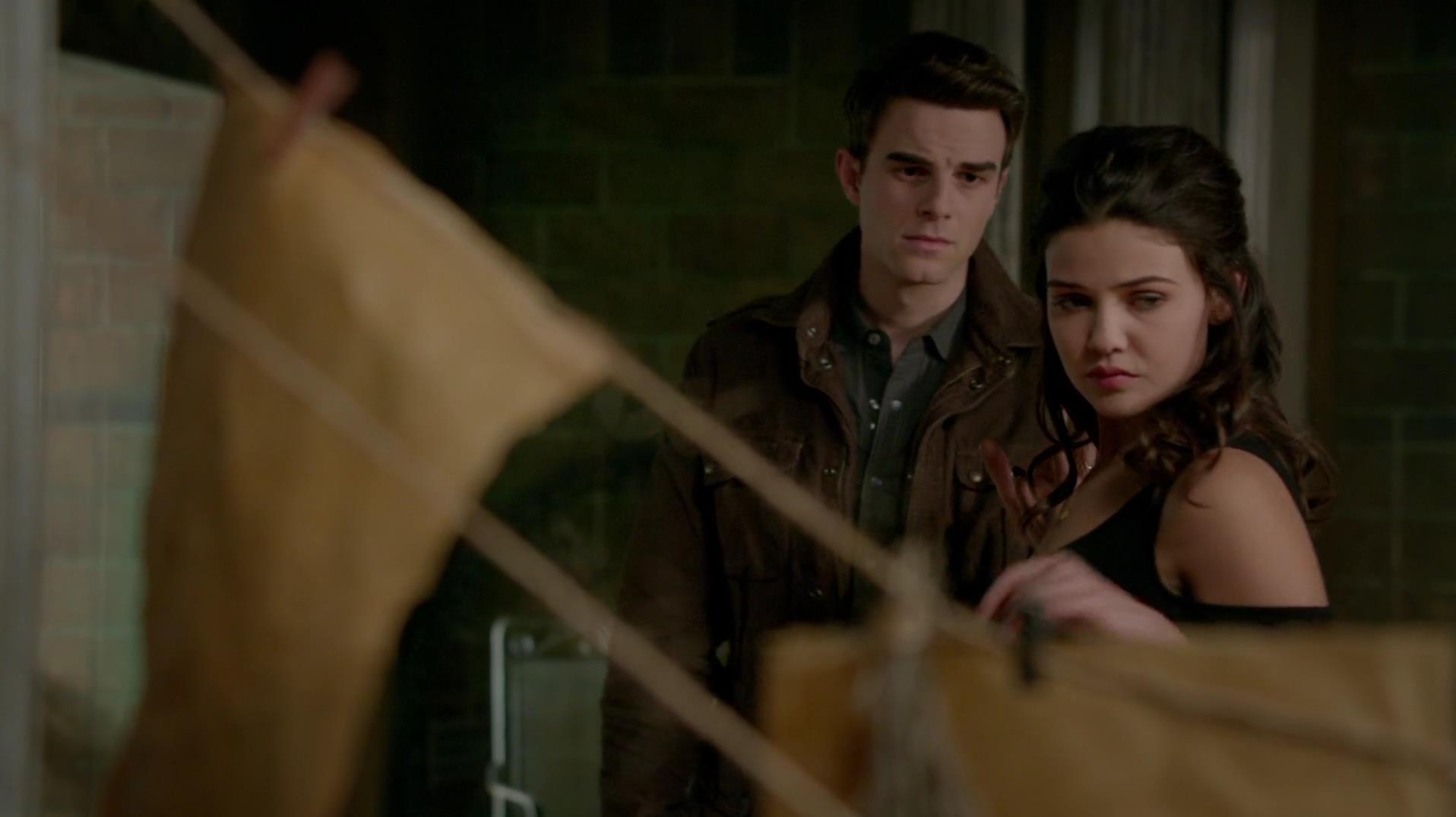 Unsiring Spell and Davina Foto