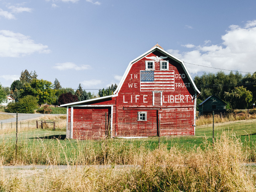 Red Barn With American Flag. Duncan.co Red Barn With Americ