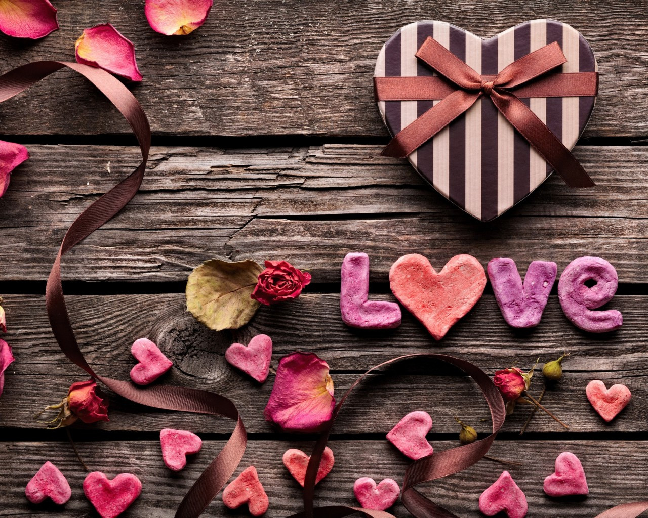 Download 1280x1024 Valentine's Day, Love, Wood, Heart, Leaves, Petals, Romance Wallpaper