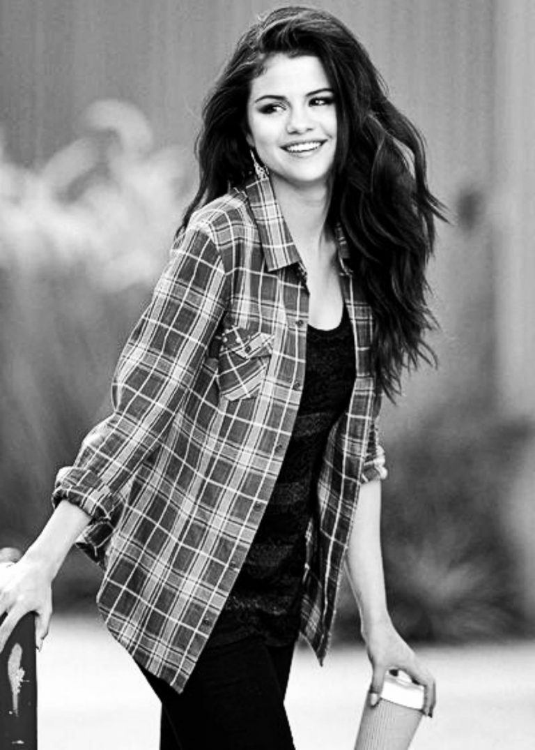 Selena Gomez Black And White Wallpapers - Wallpaper Cave