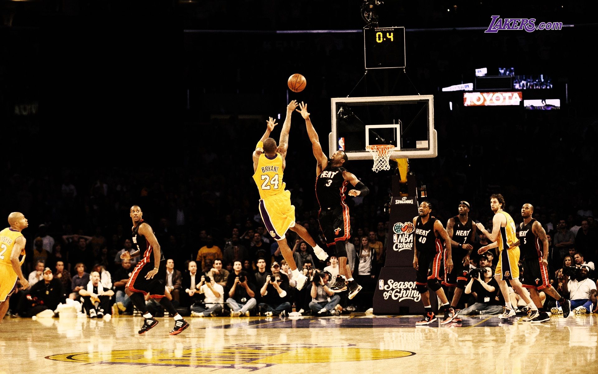 Kobe with the buzzer beater over Wade. Kobe, Kobe bryant, Miami heat