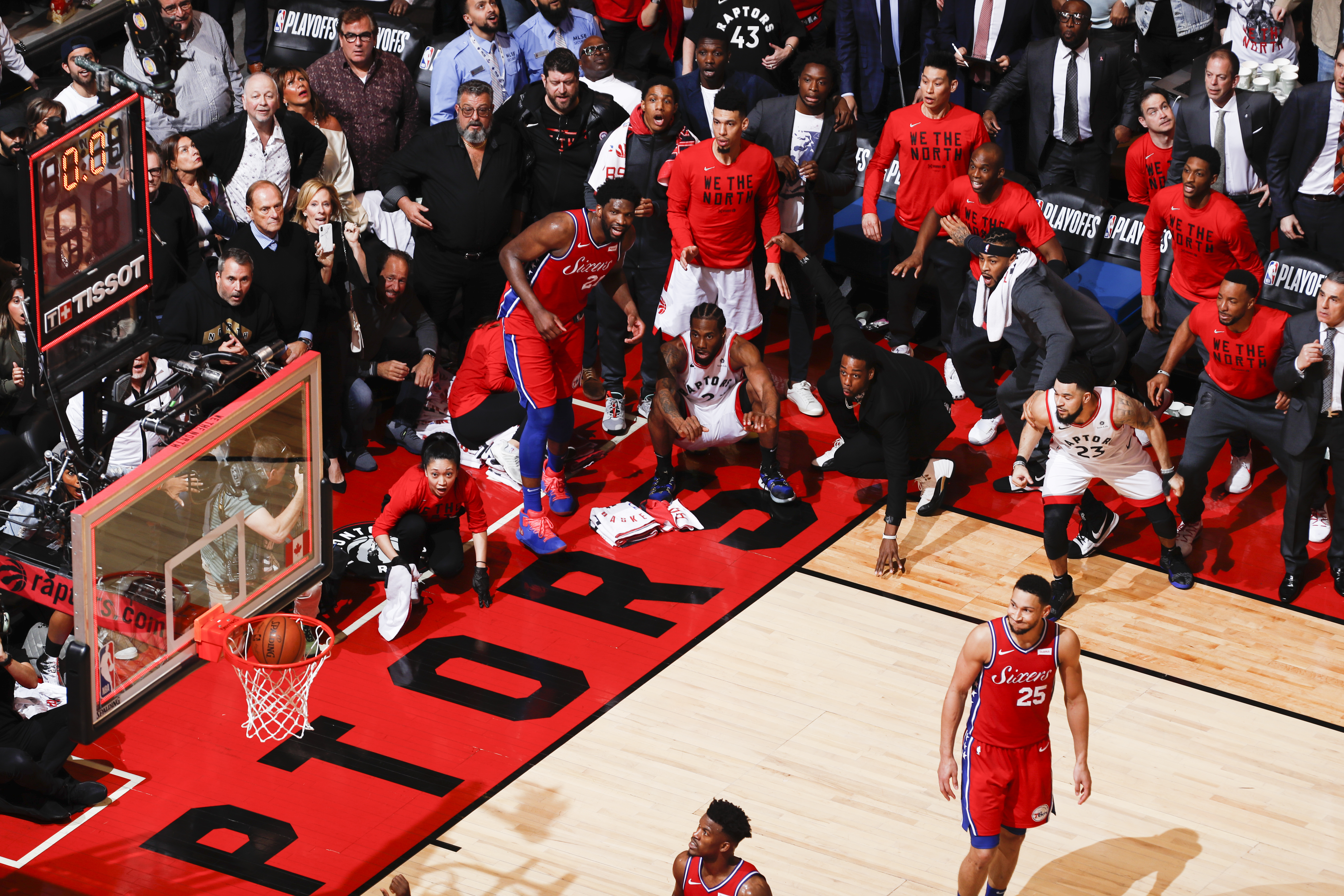 NBA Playoffs: 4 incredible photo of Kawhi Leonard watching his shot