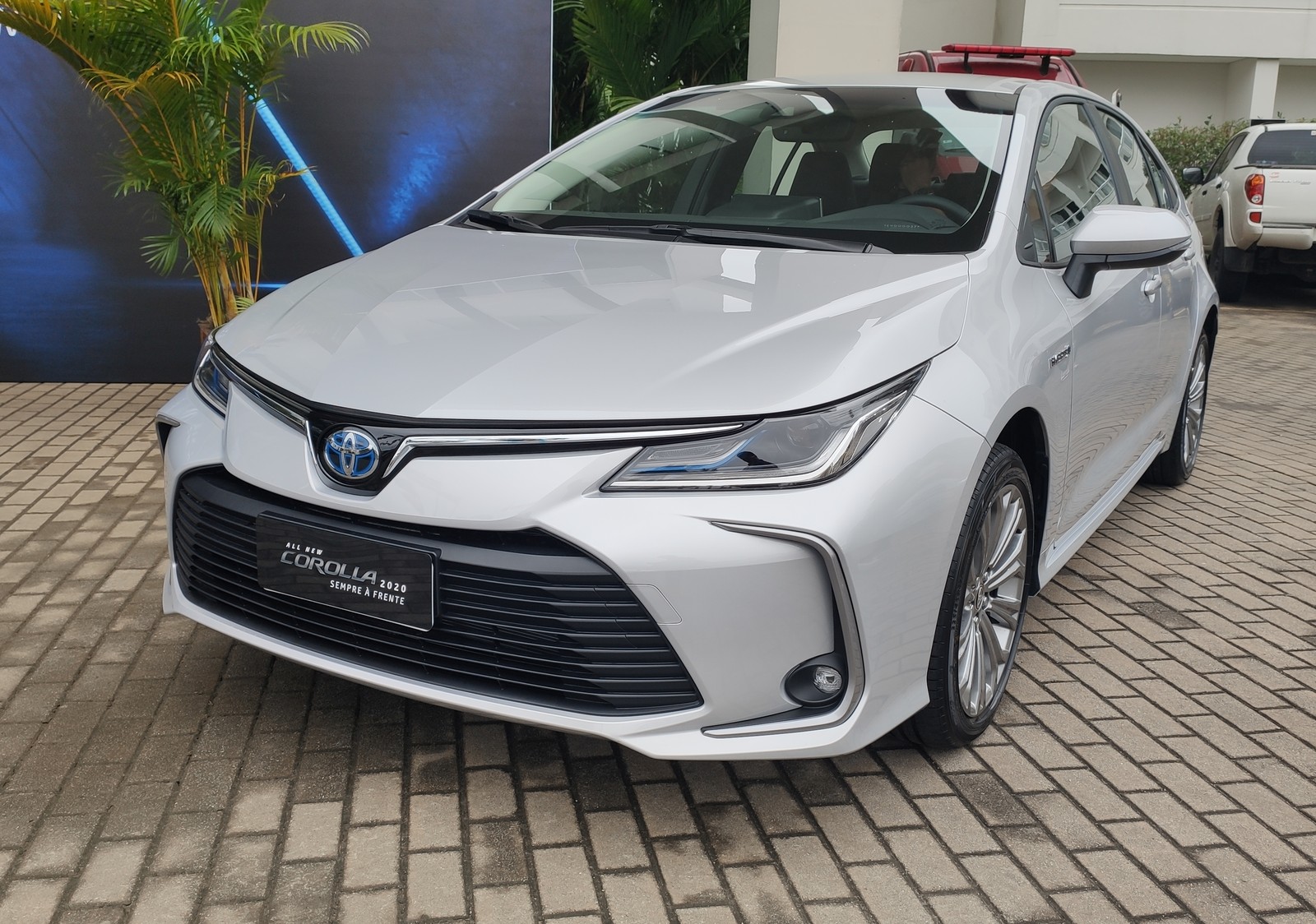 Toyota Corolla Altis hybrid wallpaperx1124