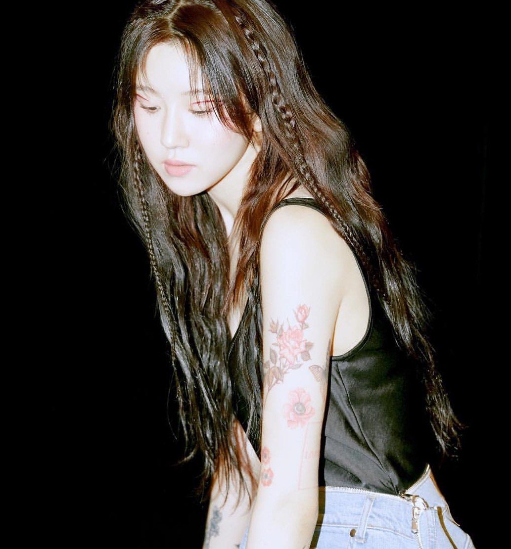 This singer surprises netizens with tattoos of dragons, roses, butterflies  all over her body - KBIZoom