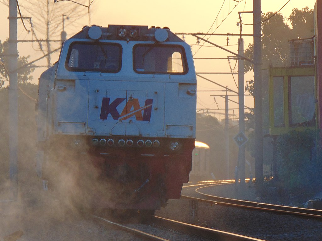 Kereta api Bima dengan Logo KAI