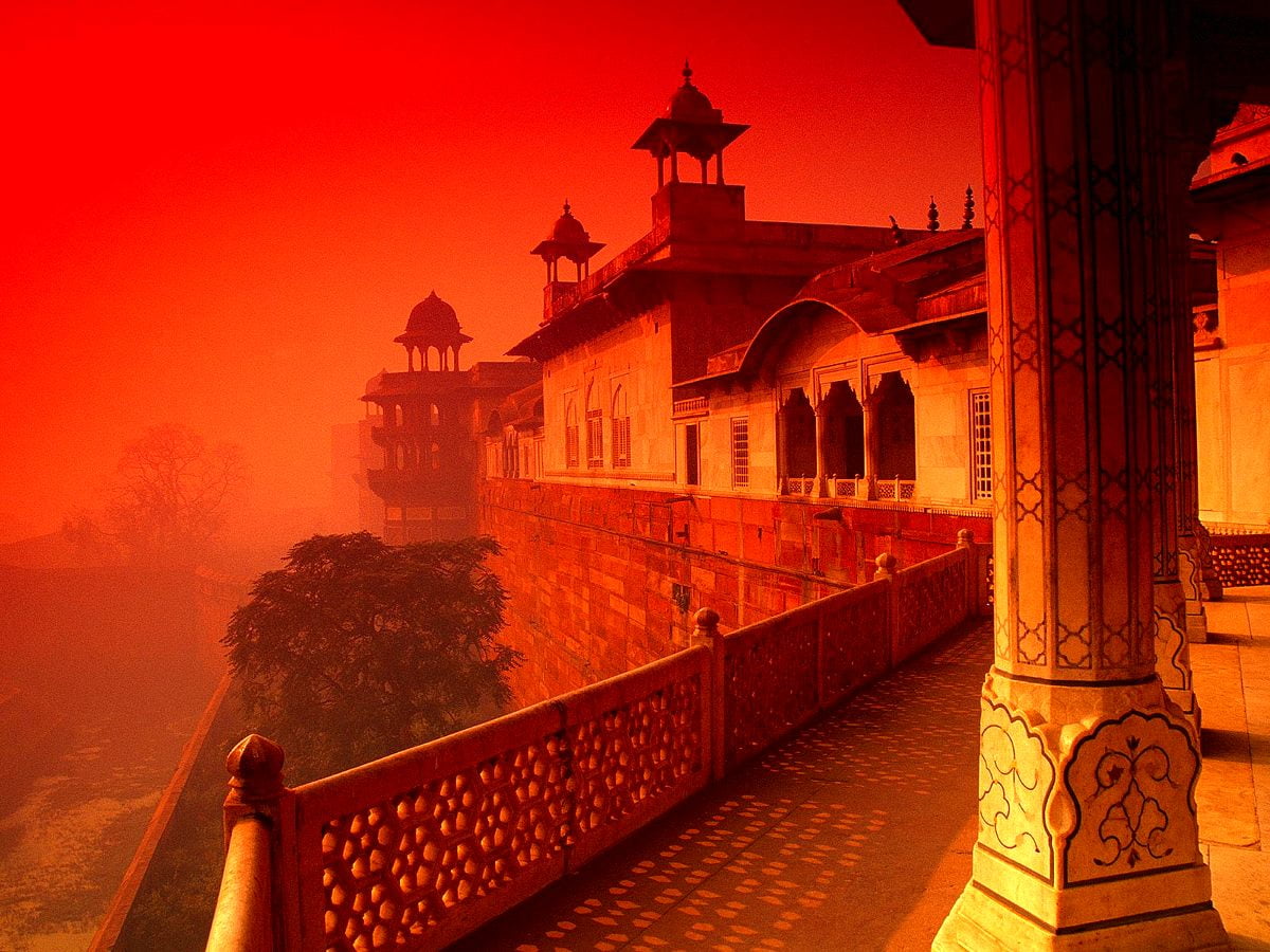 Aesthetic Fatehpur Sikri Fort, India, Fog image. Best Free pics