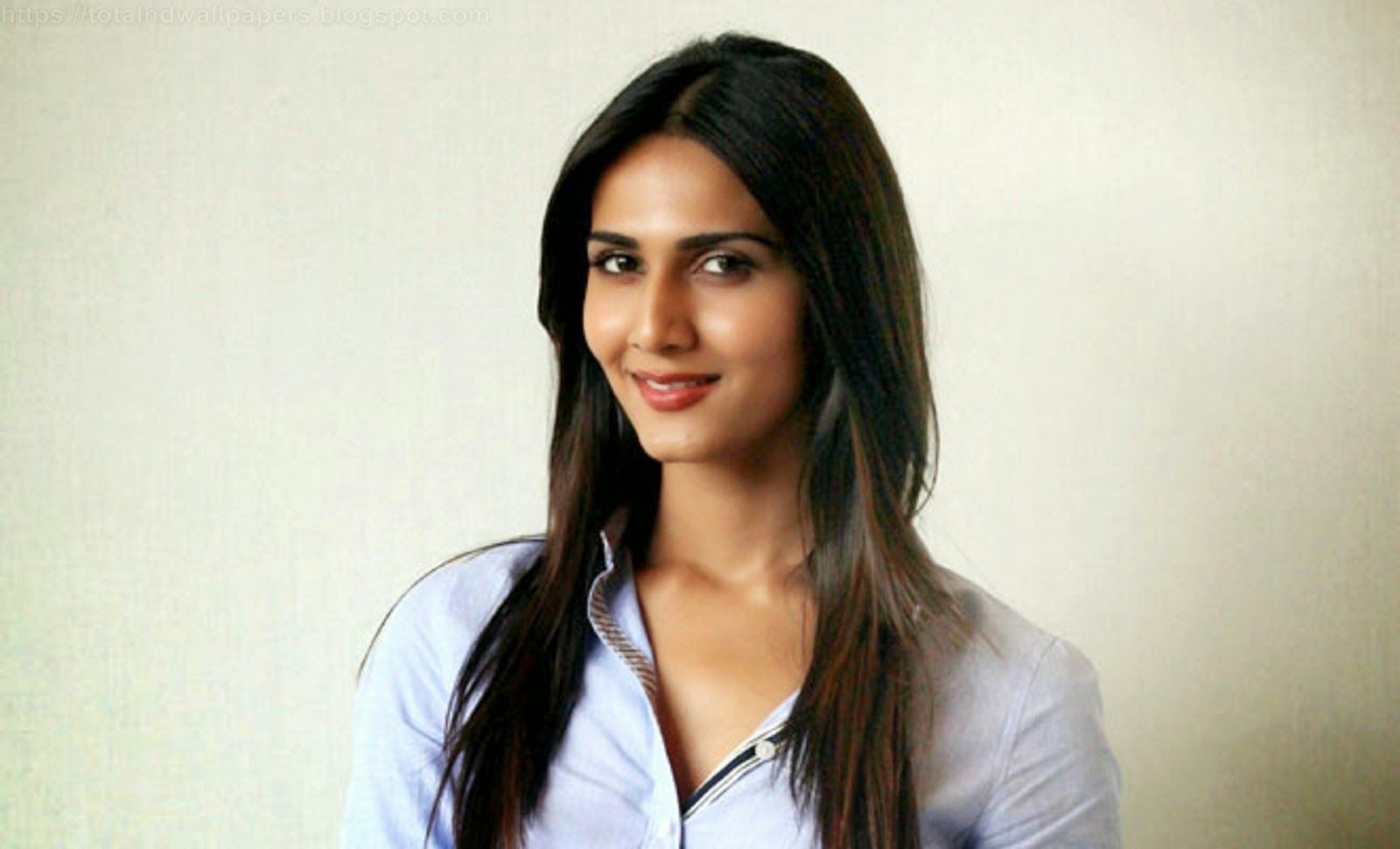 Vaani Kapoor HD Wallpaper