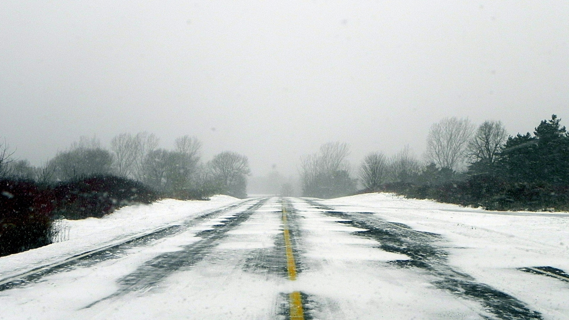 Winter Road desktop PC and Mac wallpaper