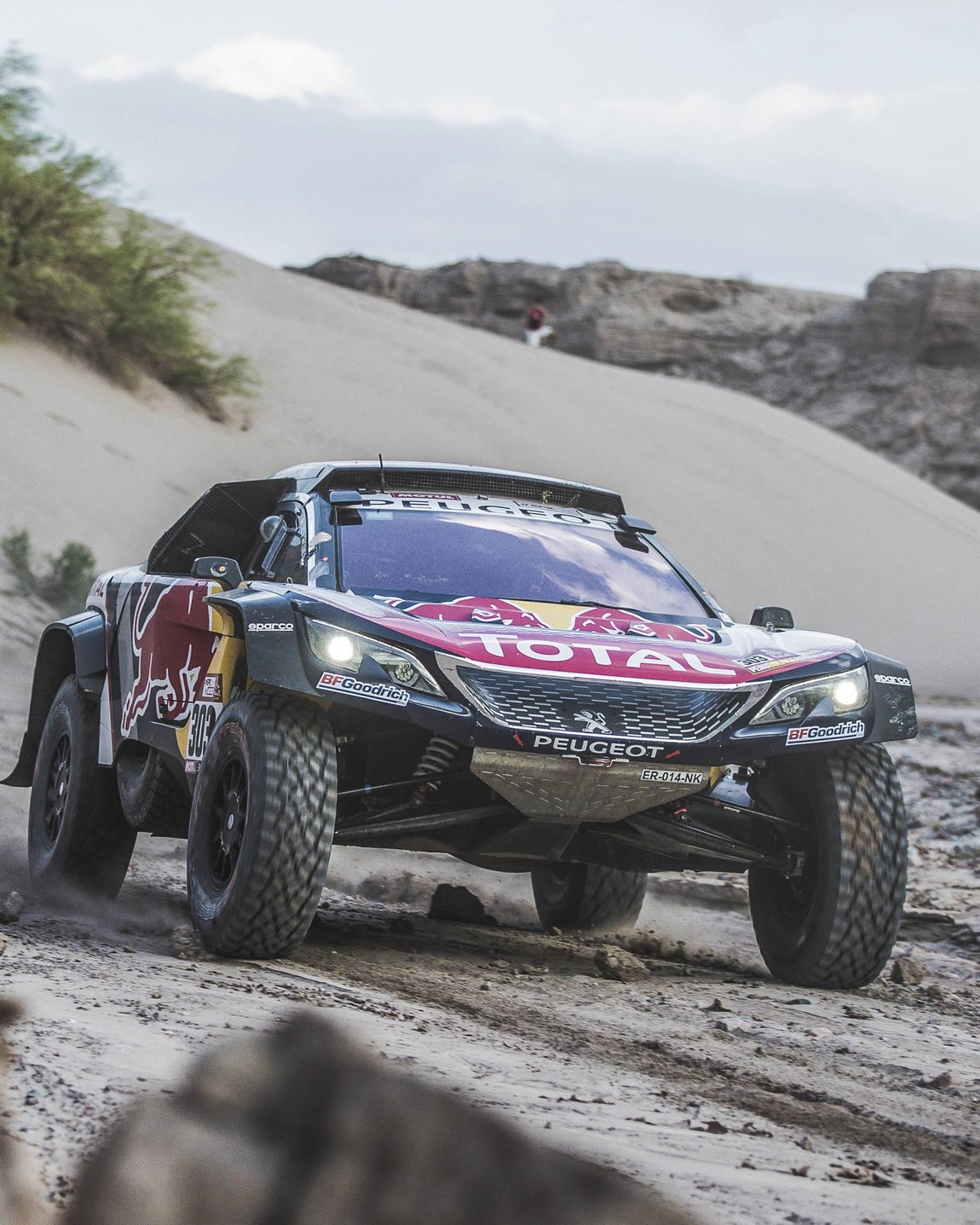 Carlos Sainz 2020 Dakar Rally Wallpaper