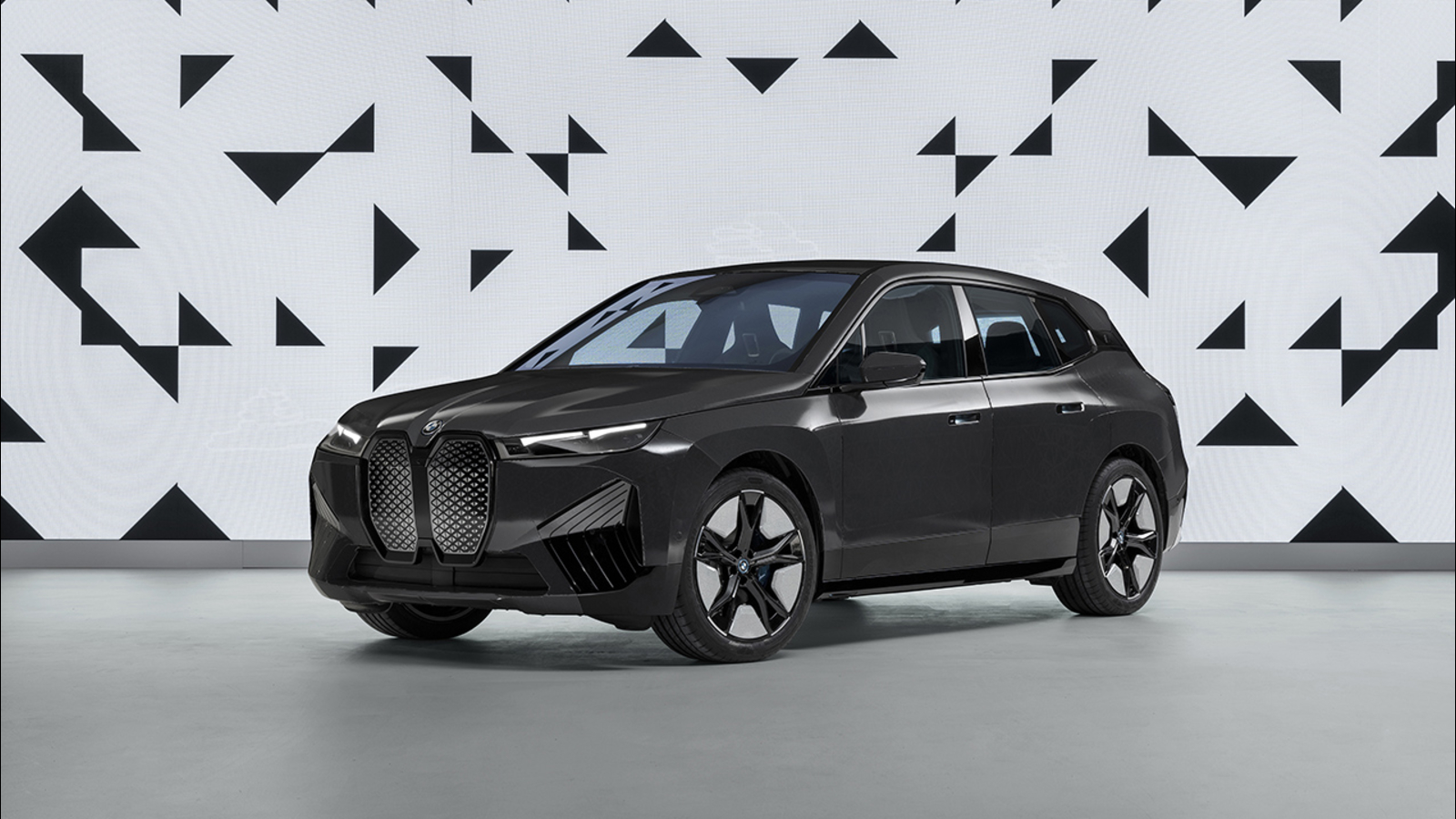 BMW's Flow Electric SUV Color Changing Concept Car Will Mess With Your Head Los Angeles
