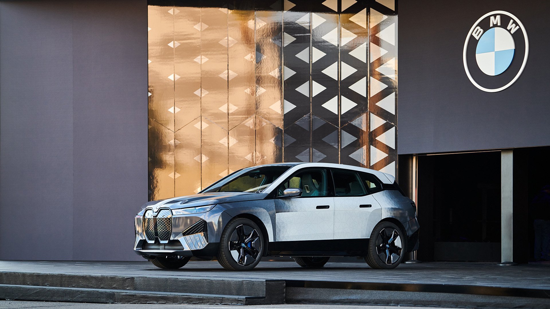 BMW Shows Off Color Changing Paintwork With E Ink At CES