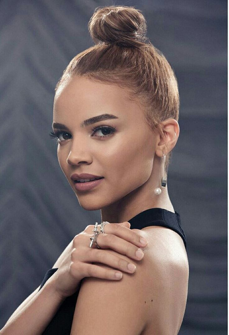 Leslie Grace. Leslie grace, Travel hairstyles, Dramatic classic