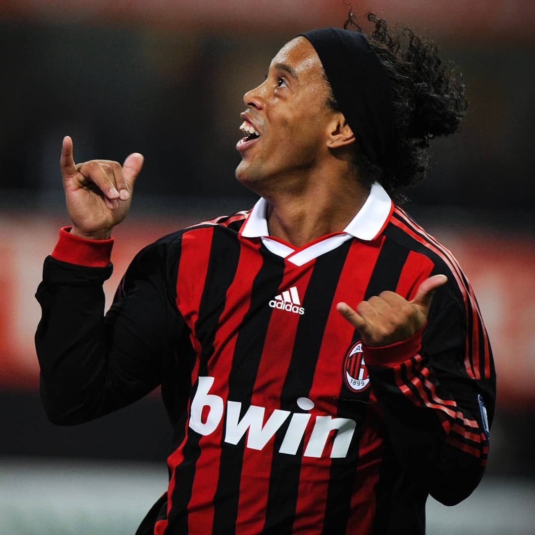 Ronaldinho Gaúcho. Twitter. Ac milan, Football players image, Ronaldinho wallpaper
