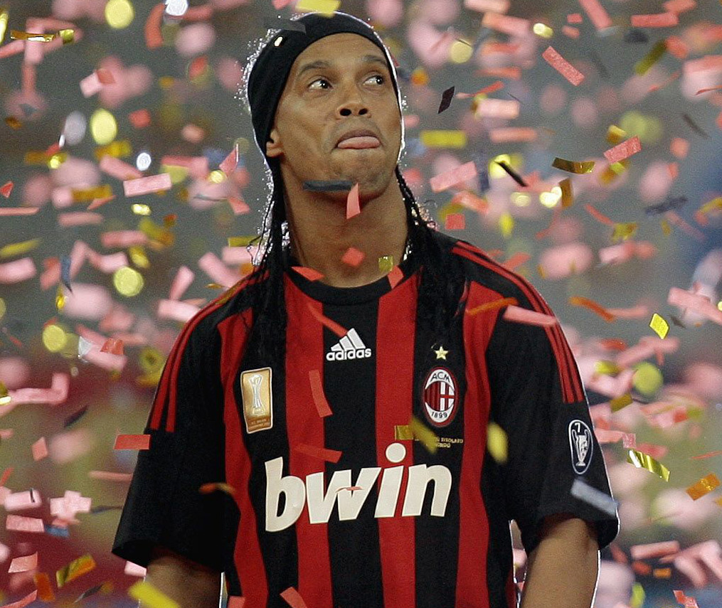 MARKET WALLPAPERS Best Football Wallpaper: Ronaldinho AC Milan Best Player 2011