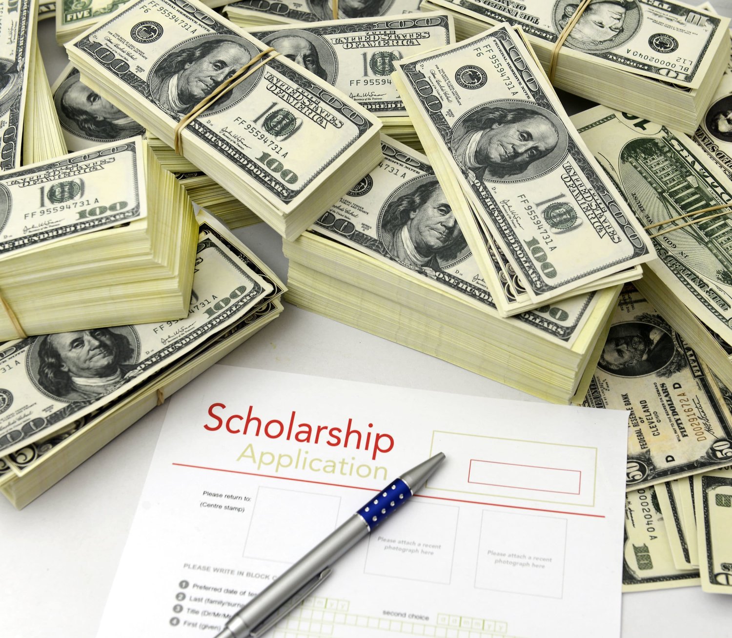 The Ultimate Guide to Finding and Winning College Scholarships