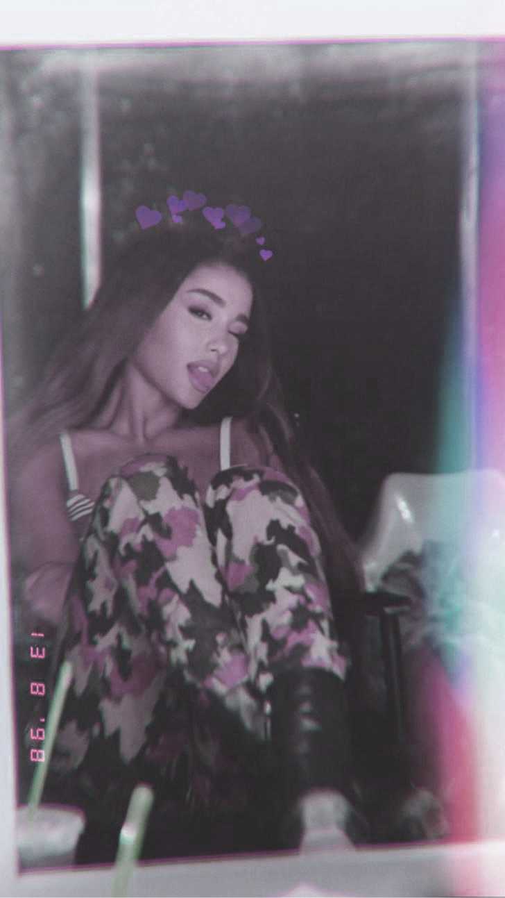 4K Ariana Grande Wallpaper