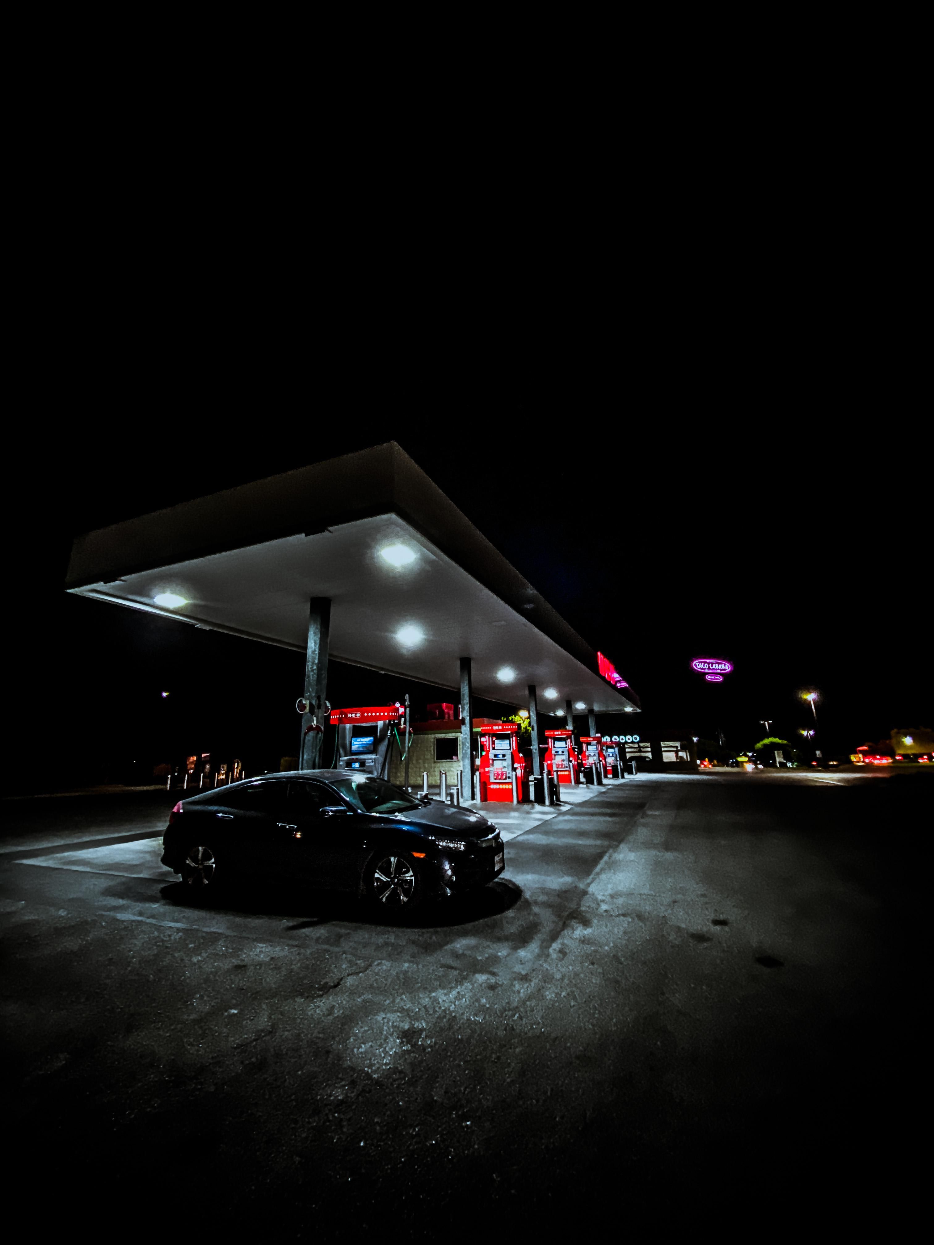 ITAP of a gas station at night#PHOTO #CAPTURE #NATURE #INCREDIBLE. Gas station, Picture of gases, Night photo