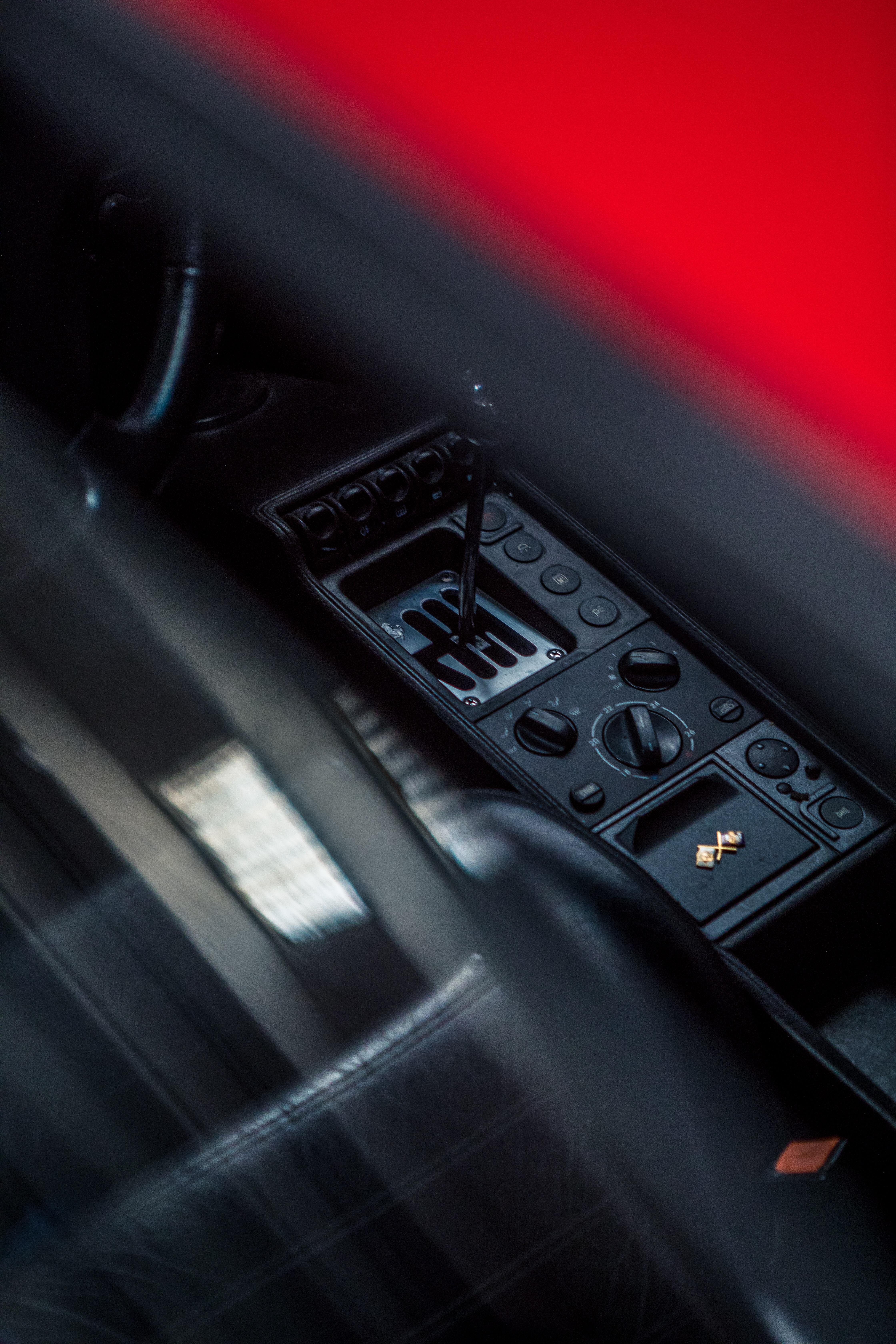 Ferrari 355 console + manual gated shifter. iPhone X Wallpaper
