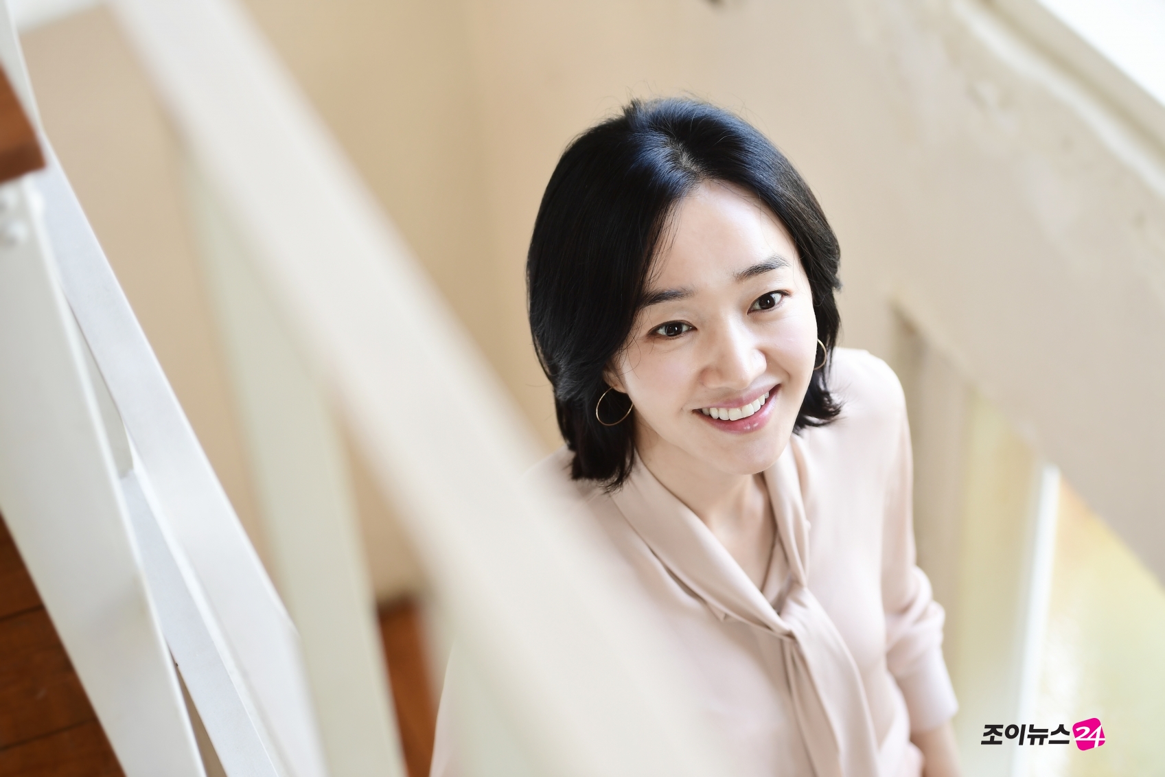 Upper Society' Soo Ae, 'Elegant Smile'