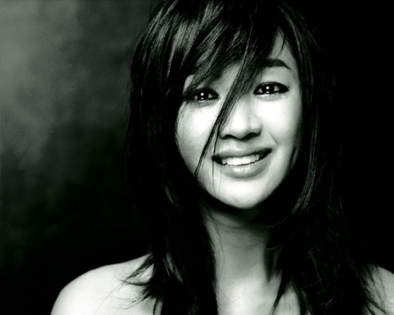 Soo Ae Chooses Yunho over Kwon Sang Woo as Her Ideal Type