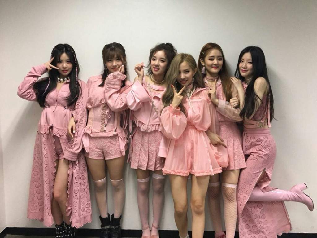 LATATA Stage Outfits. Wiki. (G)I DLE (여자)아이들 Amino