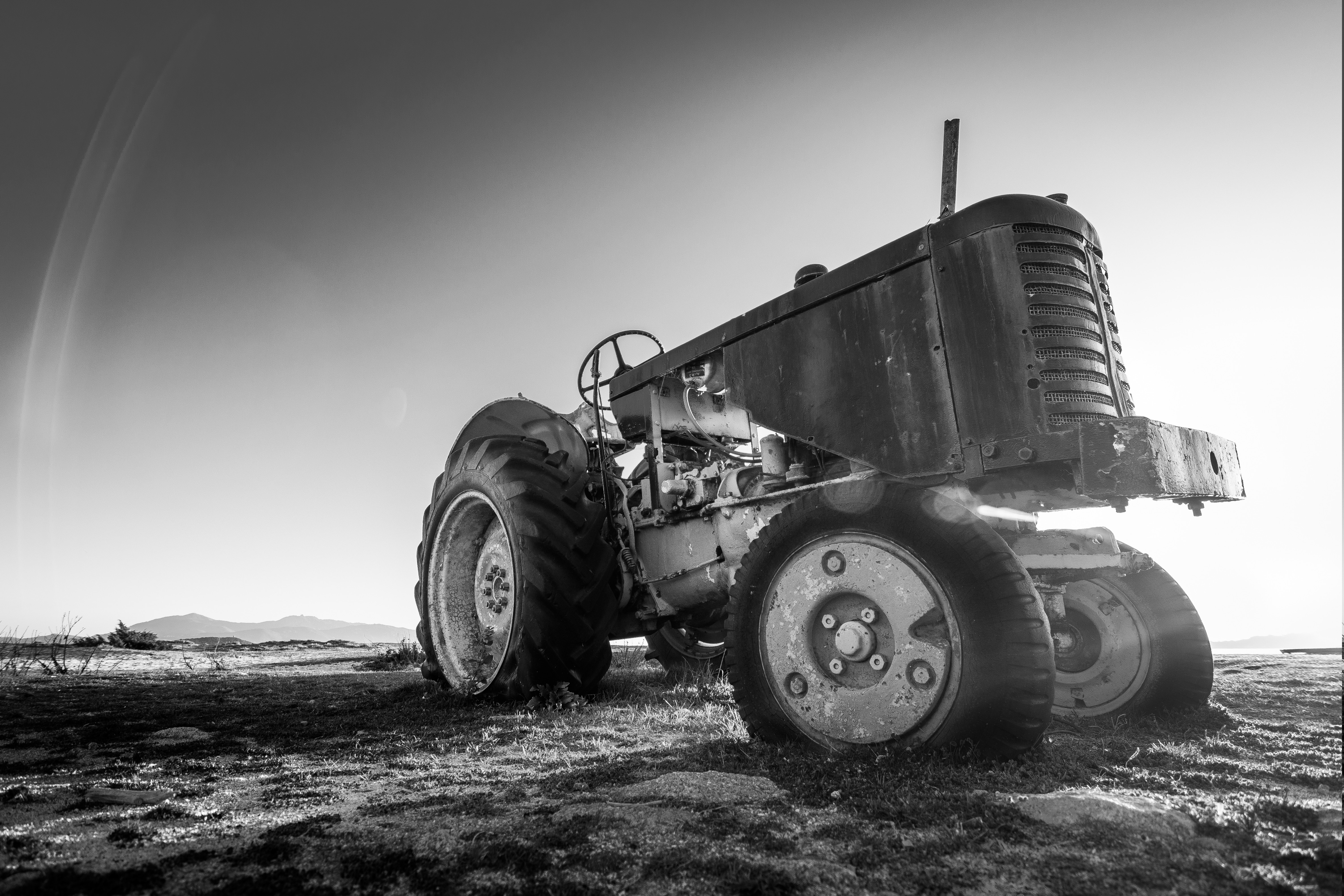 Wallpaper, beach, vintage, tractors, Corsica, tractor, black and white, monochrome photography, automotive design, motor vehicle, automotive tire, 4743x3162 px, auto part, agricultural machinery, graphy, automotive wheel system 4743x3162