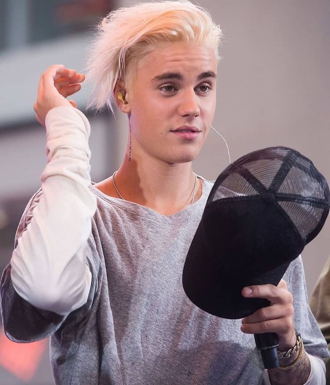 Justin Bieber Reveals New Haircut On Twitter (PHOTOS) | HuffPost Style