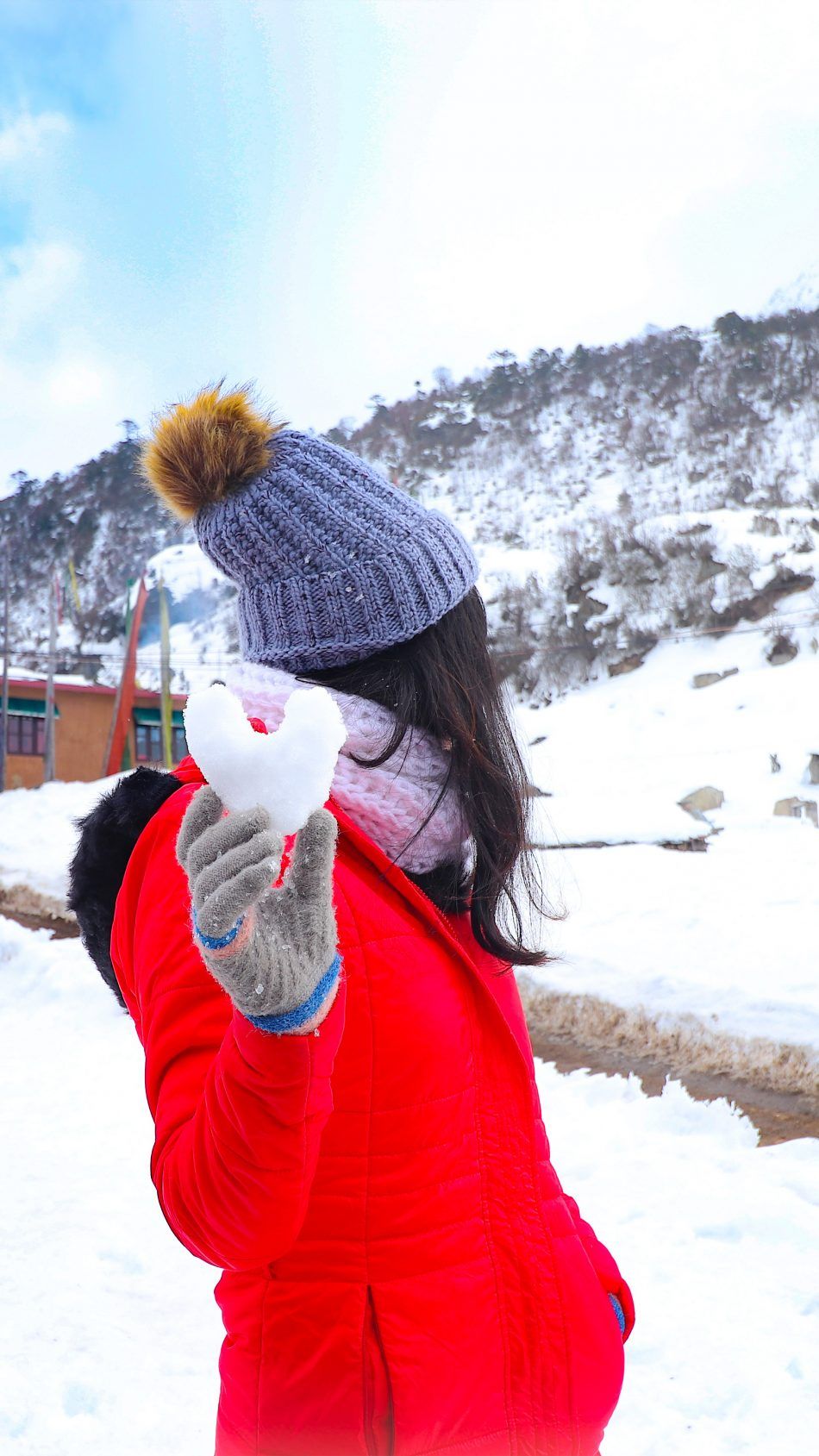 Girl Snow Heart 4K Ultra HD Mobile Wallpaper. Heart wallpaper, Wallpaper, Mobile wallpaper