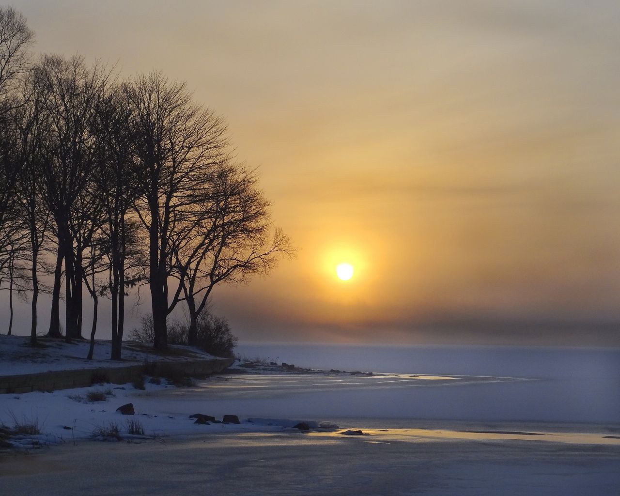 Download wallpaper 1280x1024 winter, lake, ice, snow, trees, sun, dawn standard 5:4 HD background