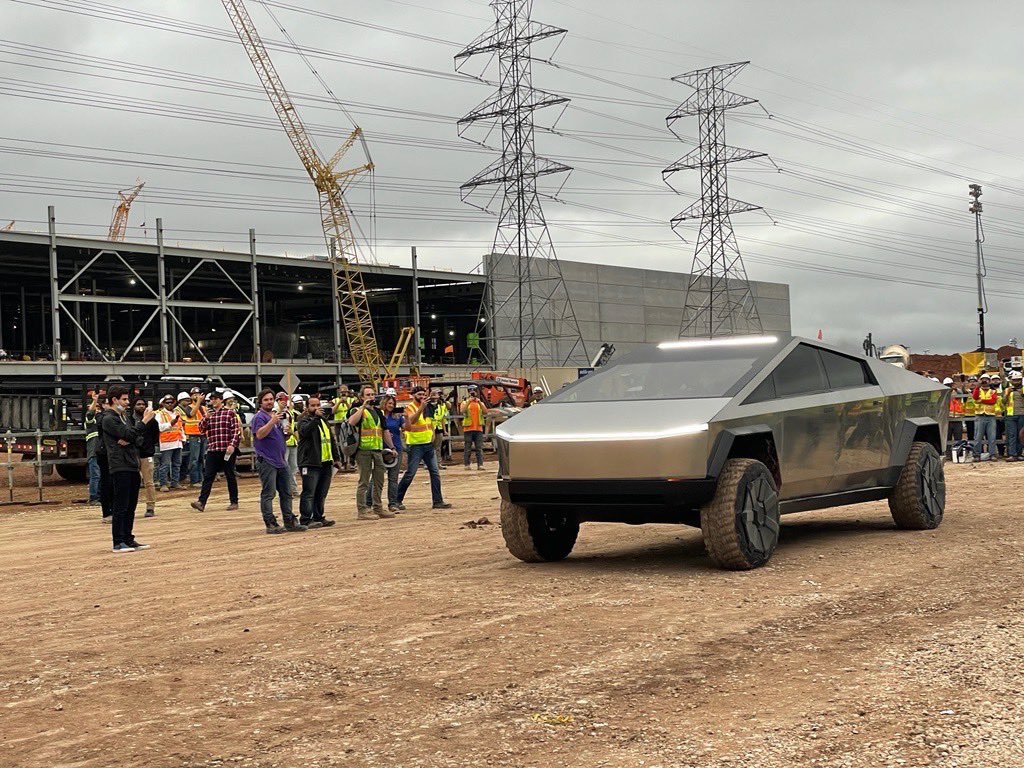 Elon Musk and Tesla Cybertruck Show Up at the Texas Plant, But NO CHANGE. Fast Lane Truck