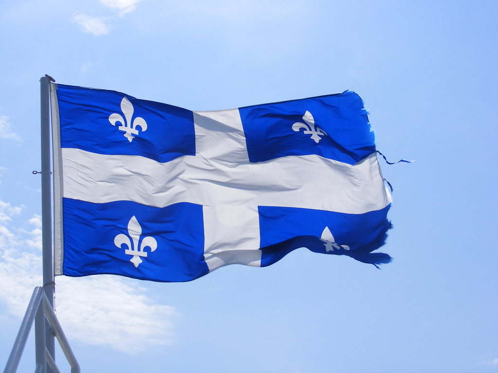 Drapeau du Québecébec Flag. catamaran famille Dufour