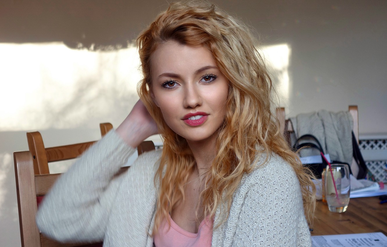 Gorgeous Brown And Blonde Hair Scene for Desktop Gorgeous Brown And Blonde Hair Scene for Desktop